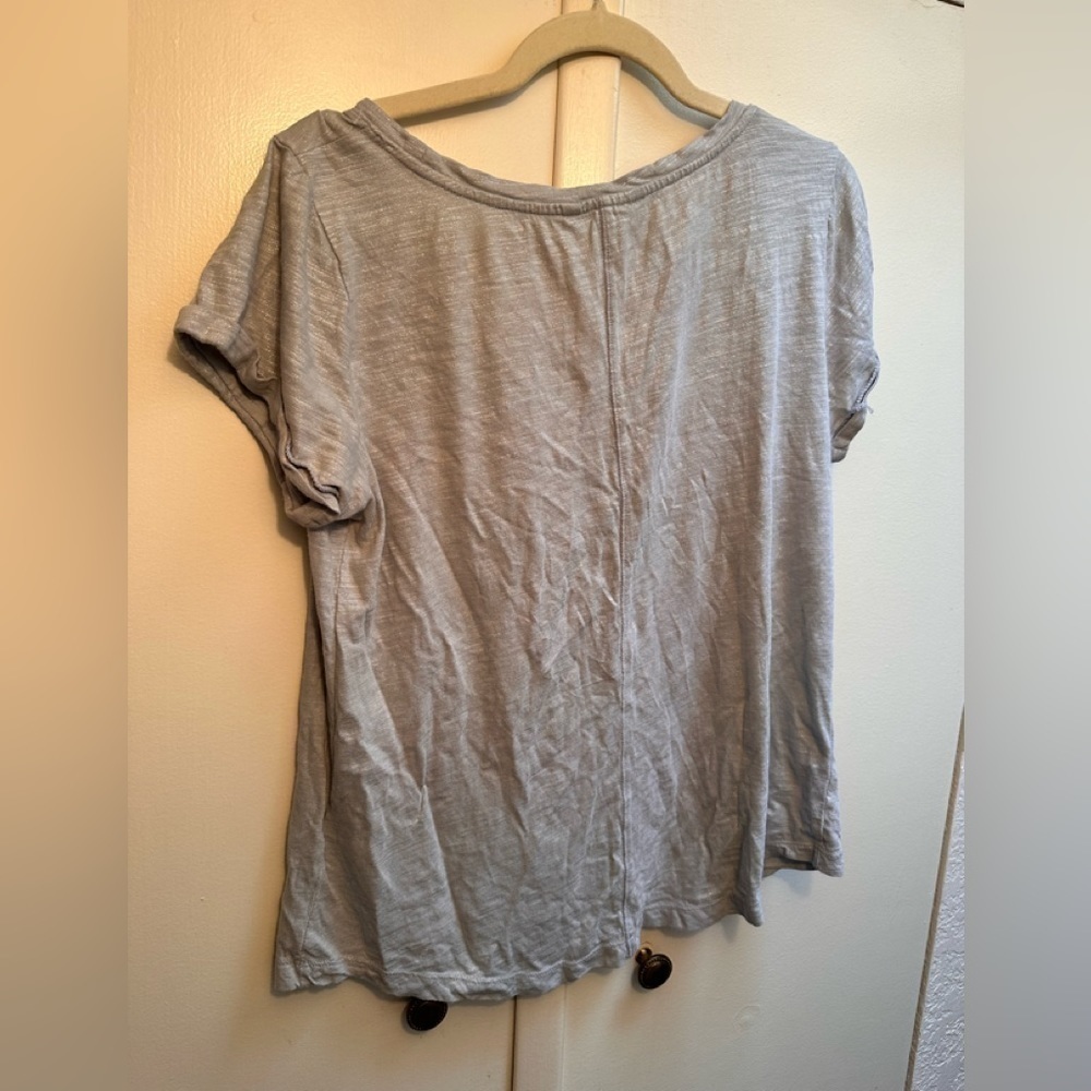 🩶 Banana Republic Shimmery Scoop Neck Tee Top Large EUC - Picture 3 of 3